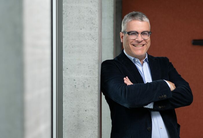 Tischkreis mit Marc Holitscher BIld TK Oktober.jpg